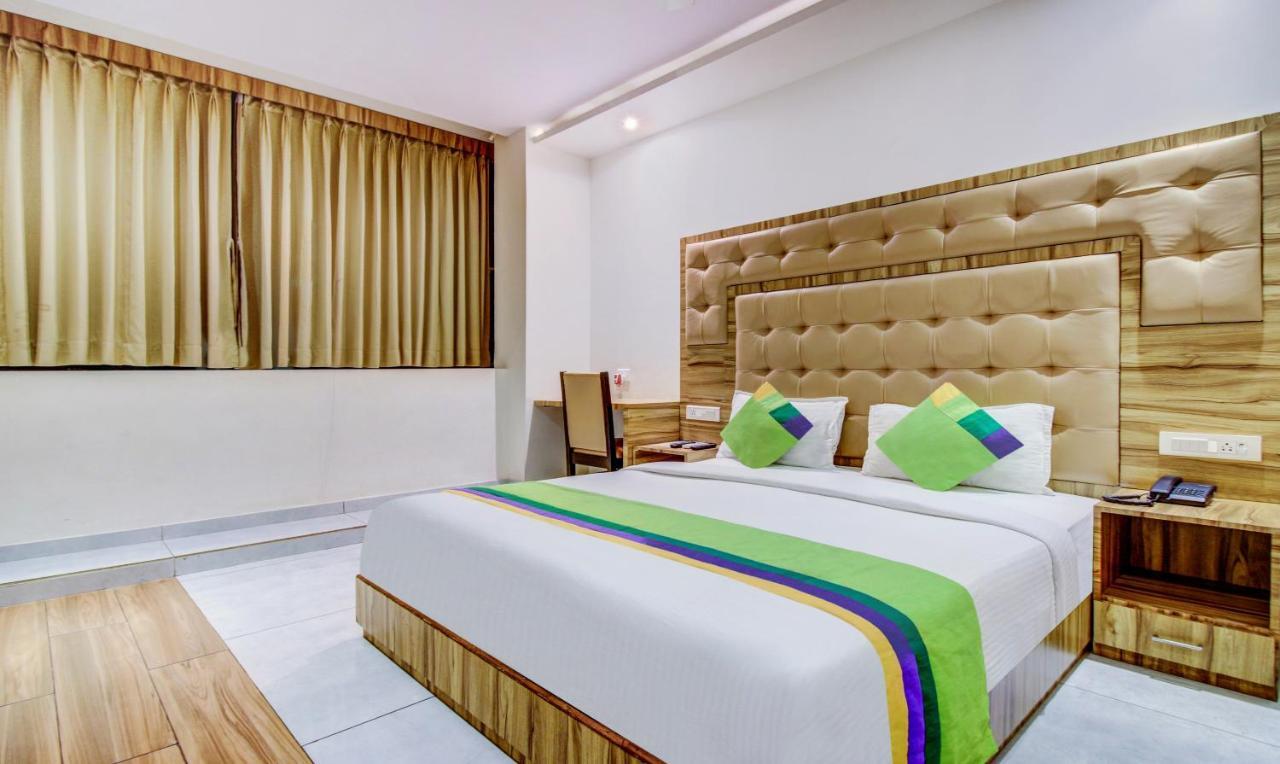 Treebo Trend Bkc Grand Мумбаи Экстерьер фото