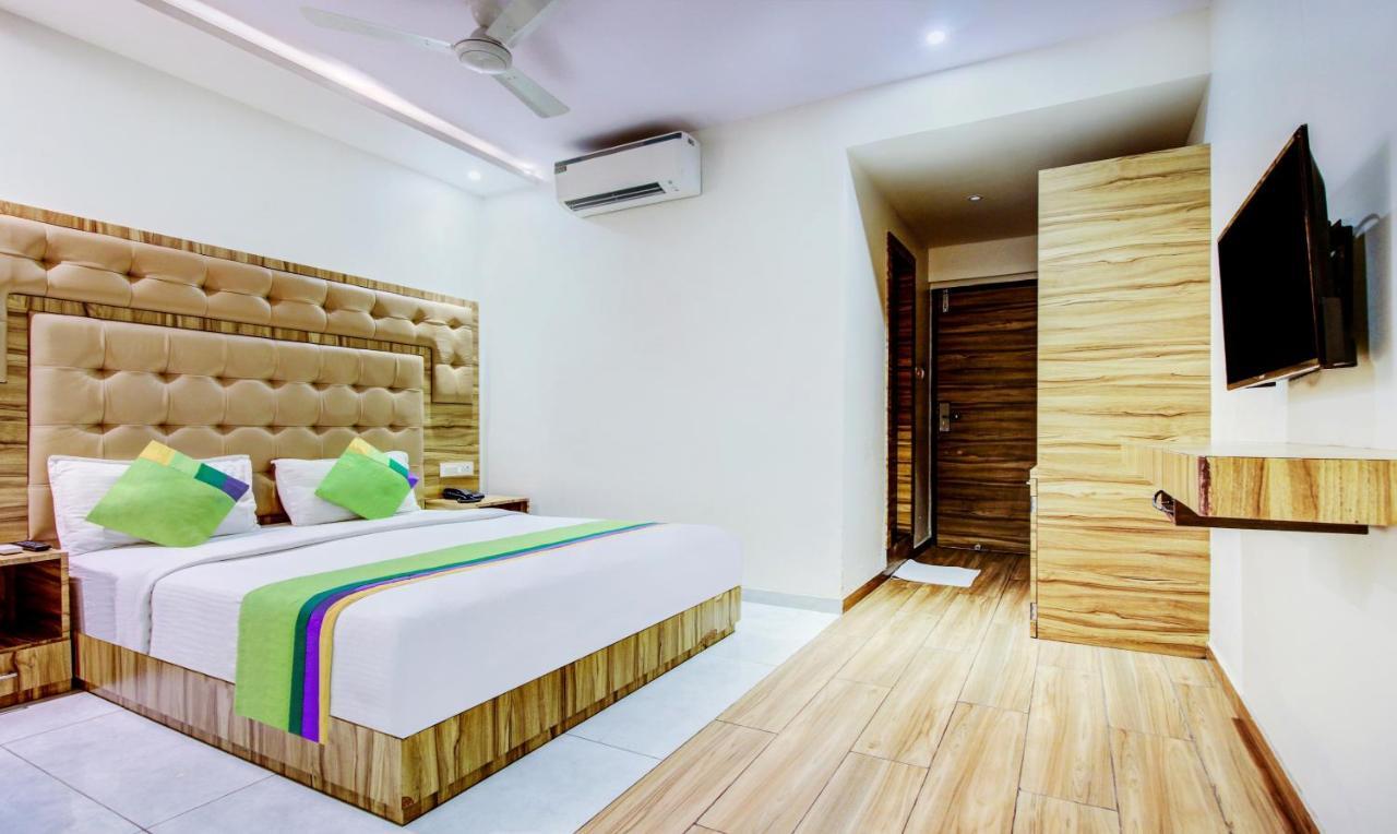 Treebo Trend Bkc Grand Мумбаи Экстерьер фото