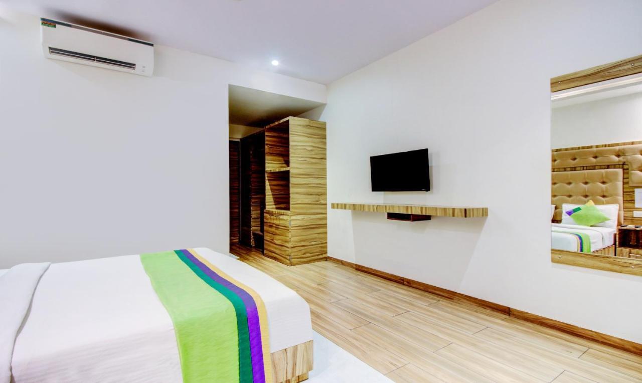 Treebo Trend Bkc Grand Мумбаи Экстерьер фото